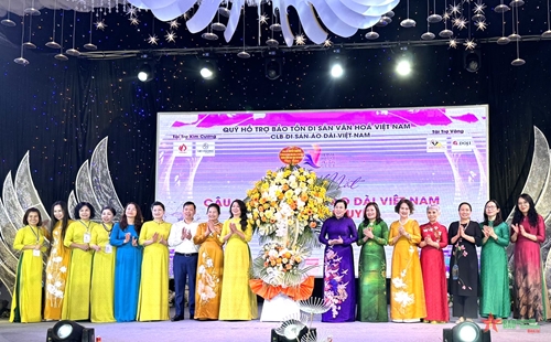 Cộng đồng các dân tộc Thái Nguyên tôn vinh áo dài Việt